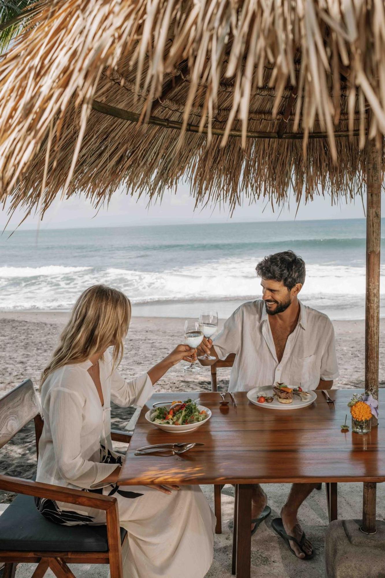 Hotel Komune And Beach Club Bali كيراماس المظهر الخارجي الصورة
