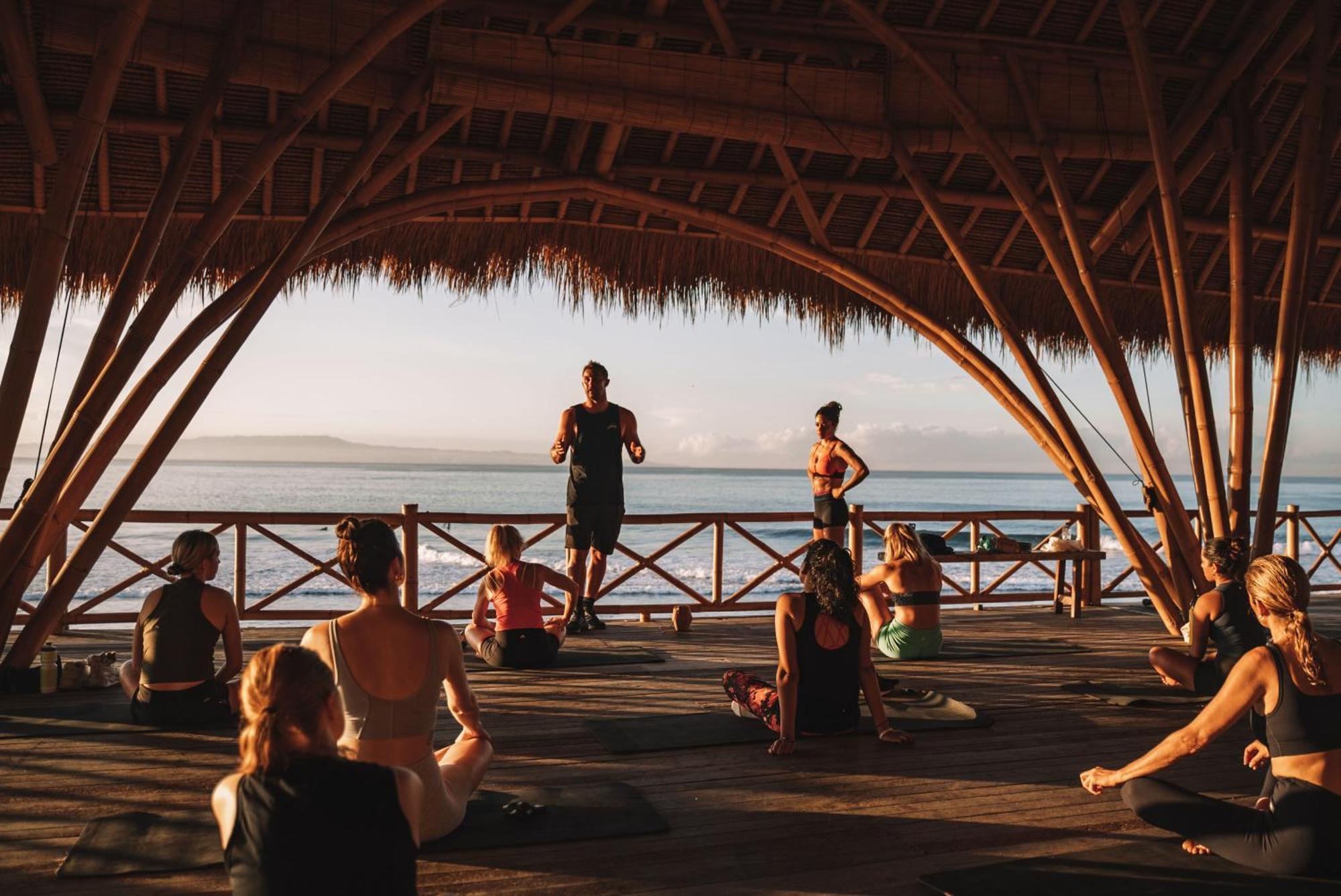 Hotel Komune And Beach Club Bali كيراماس المظهر الخارجي الصورة