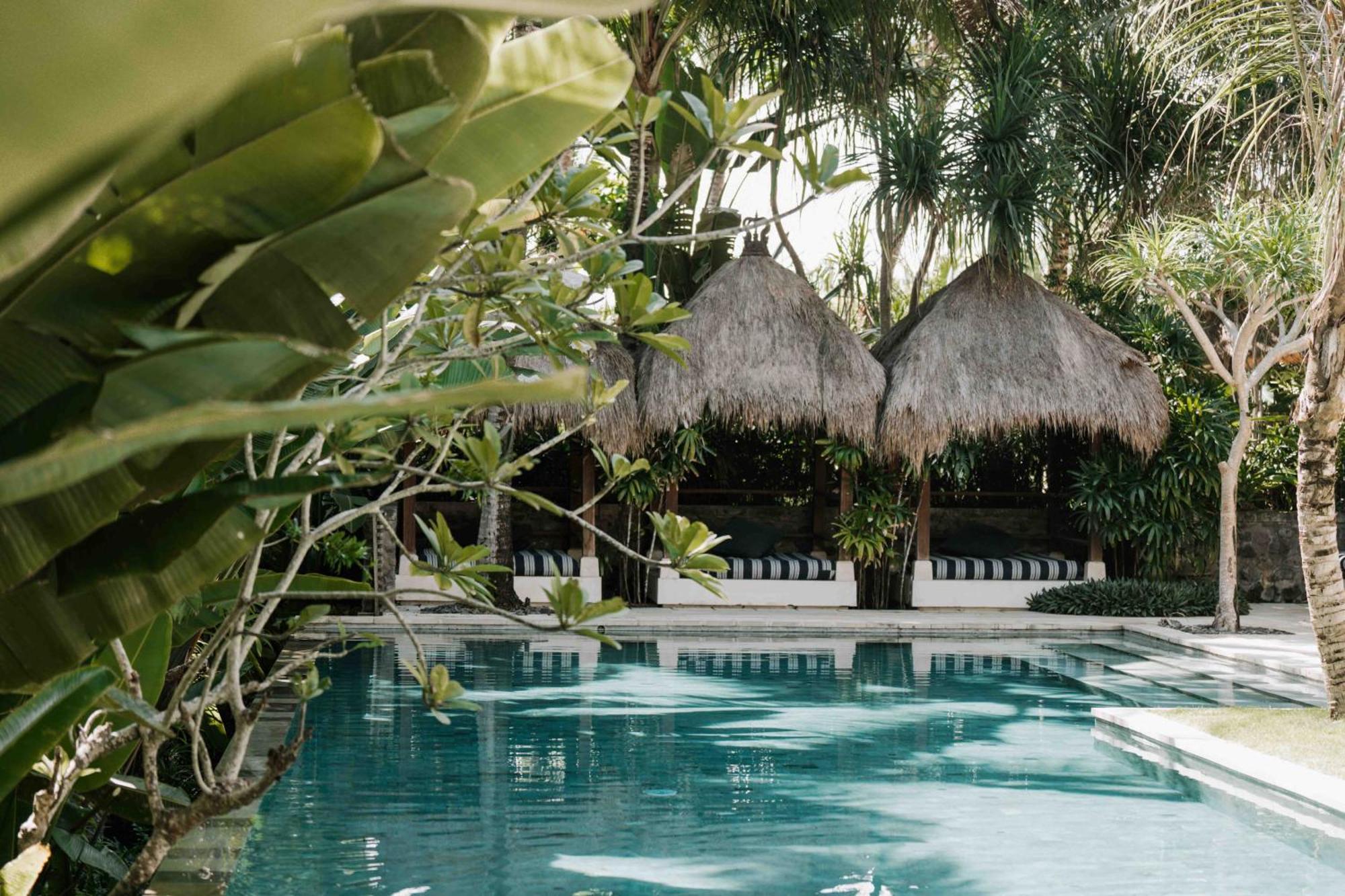 Hotel Komune And Beach Club Bali كيراماس المظهر الخارجي الصورة