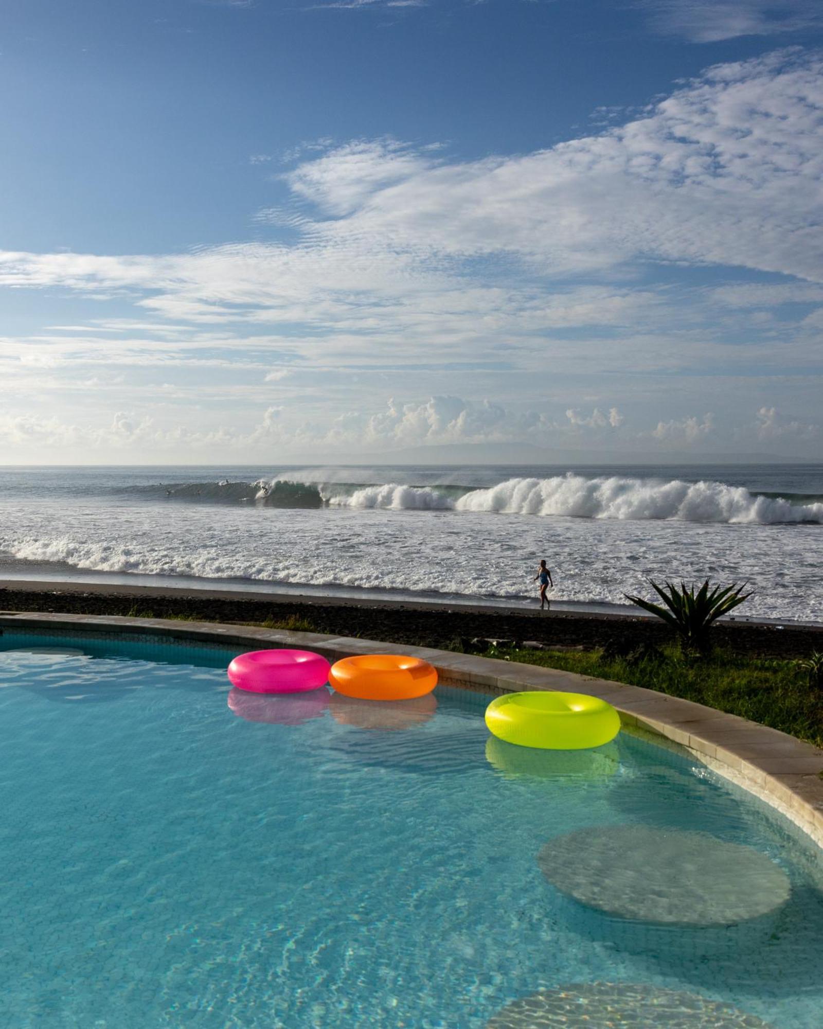 Hotel Komune And Beach Club Bali كيراماس المظهر الخارجي الصورة