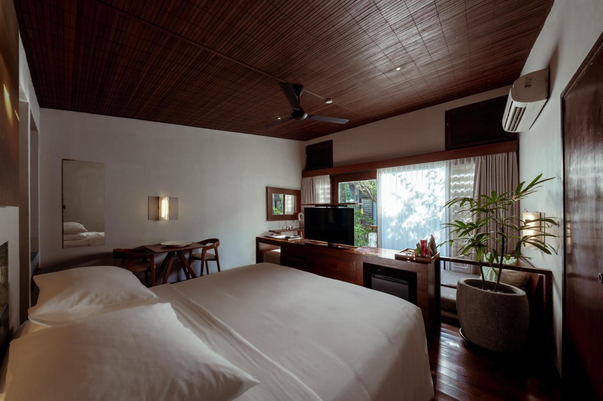 Hotel Komune And Beach Club Bali كيراماس المظهر الخارجي الصورة