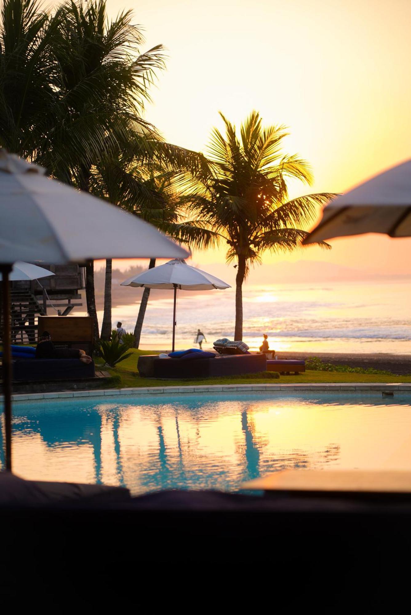 Hotel Komune And Beach Club Bali كيراماس المظهر الخارجي الصورة
