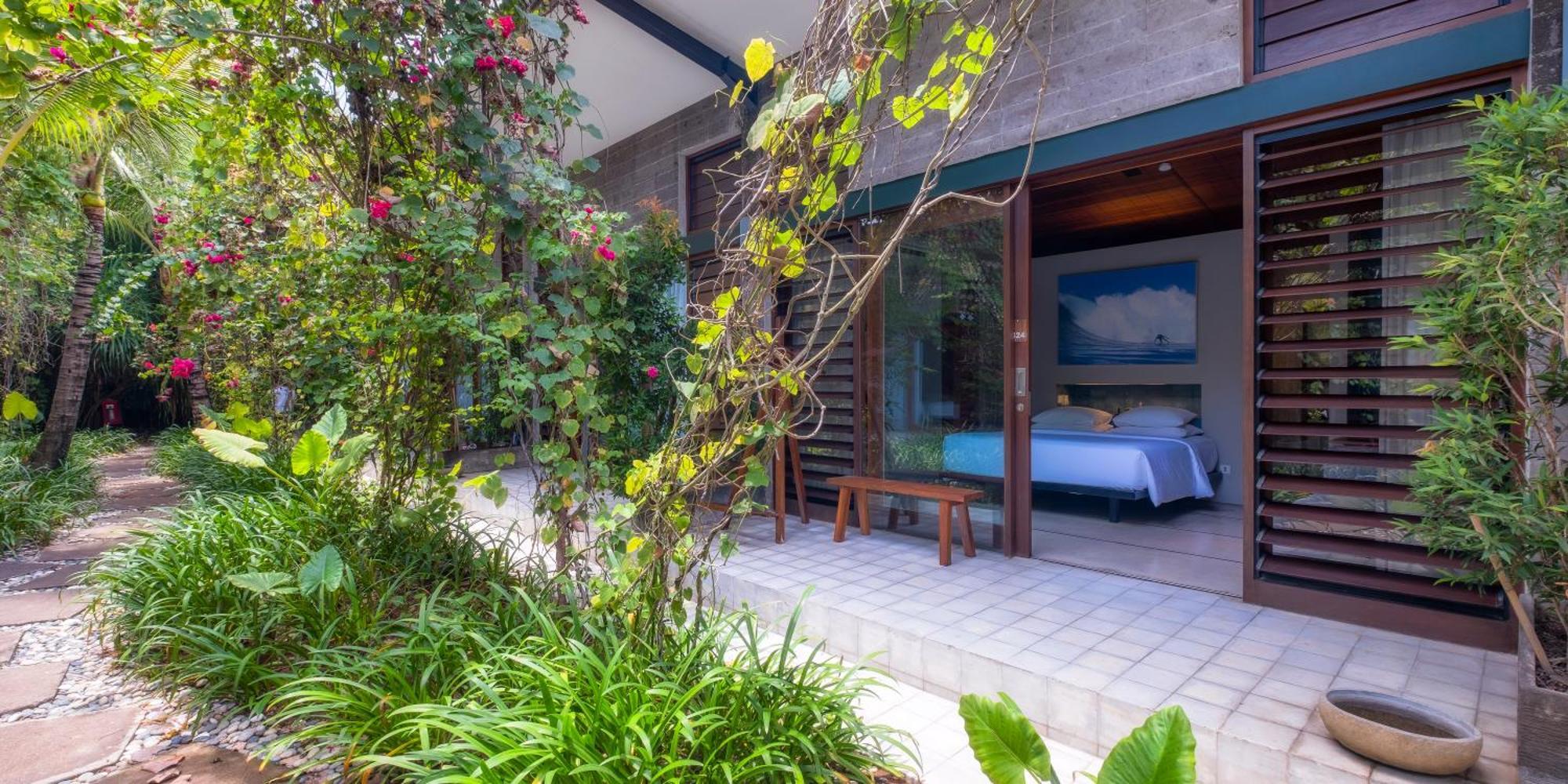 Hotel Komune And Beach Club Bali كيراماس المظهر الخارجي الصورة